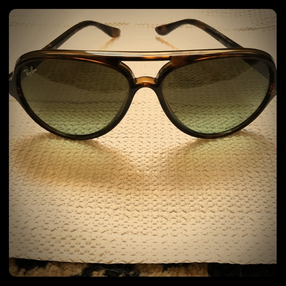RayBans aviator style never worn NEW no scratches